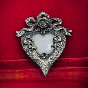 Victorian Heart Photo Brooch Vintage Romantic Rose Ribbon Silver Tone Memory Pin
